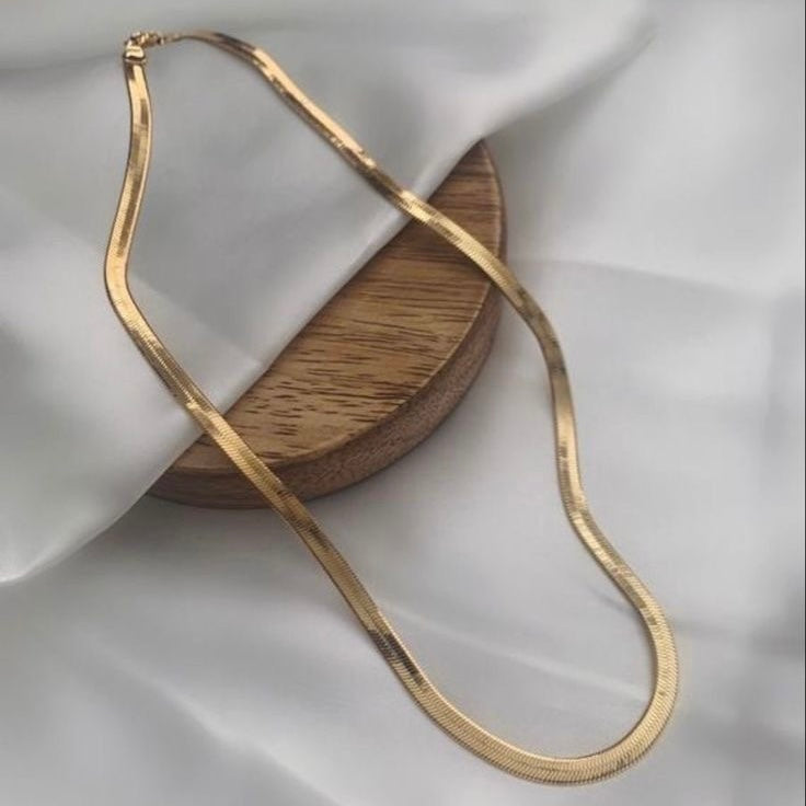 SNAKE NECKLACE