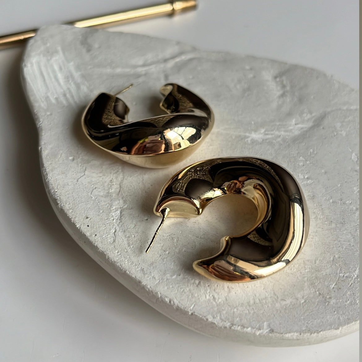 EXTRA CHUNK EARRINGS