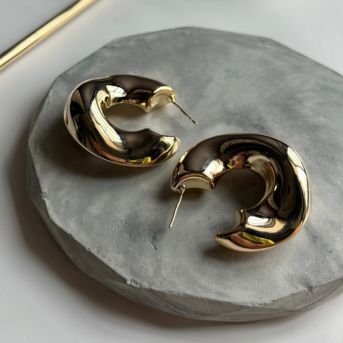 EXTRA CHUNK EARRINGS