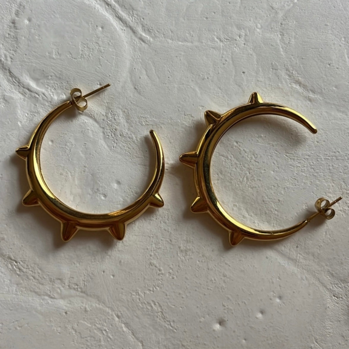 CATER HOOP EARRINGS