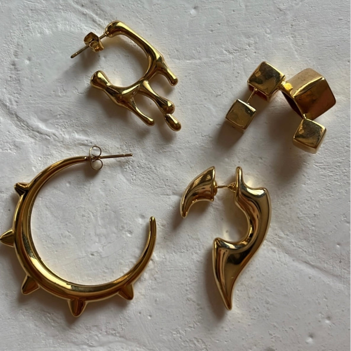 CATER HOOP EARRINGS
