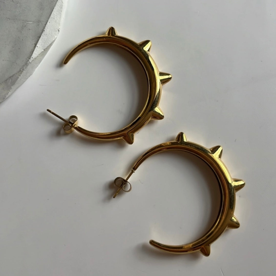 CATER HOOP EARRINGS